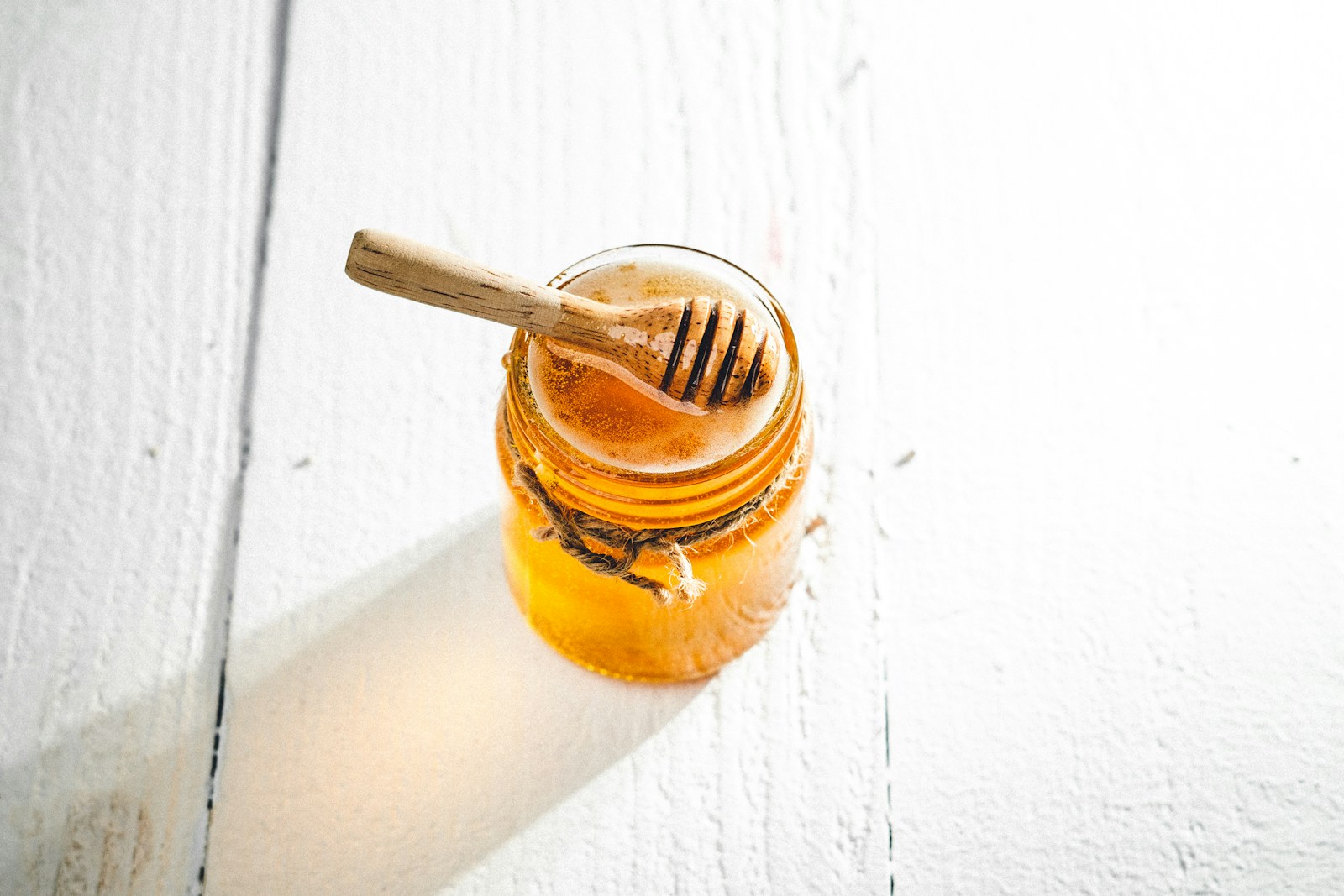 Mehr &uuml;ber den Artikel erfahren Wundermittel Honig &ndash; fl&uuml;ssiges Gold der Bienen