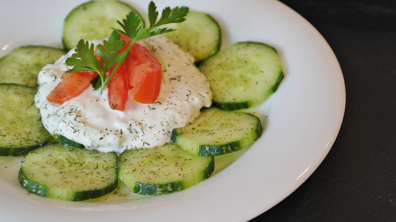 Mehr über den Artikel erfahren Tzatziki wie vom Griechen – einfach & schnell gemacht