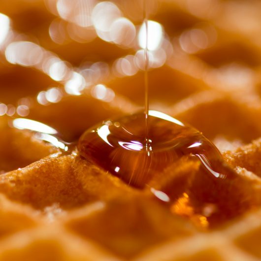 Waffeln einfaches Rezept Waffel mit Sirup oder Honig