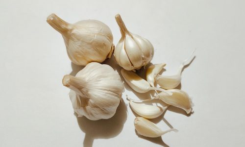 a couple of garlics sitting on top of a table